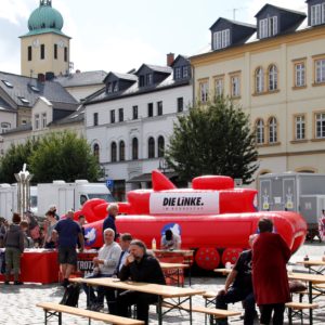 Der rote Friedenspanzer auf dem Sebnitzer Marktplatz